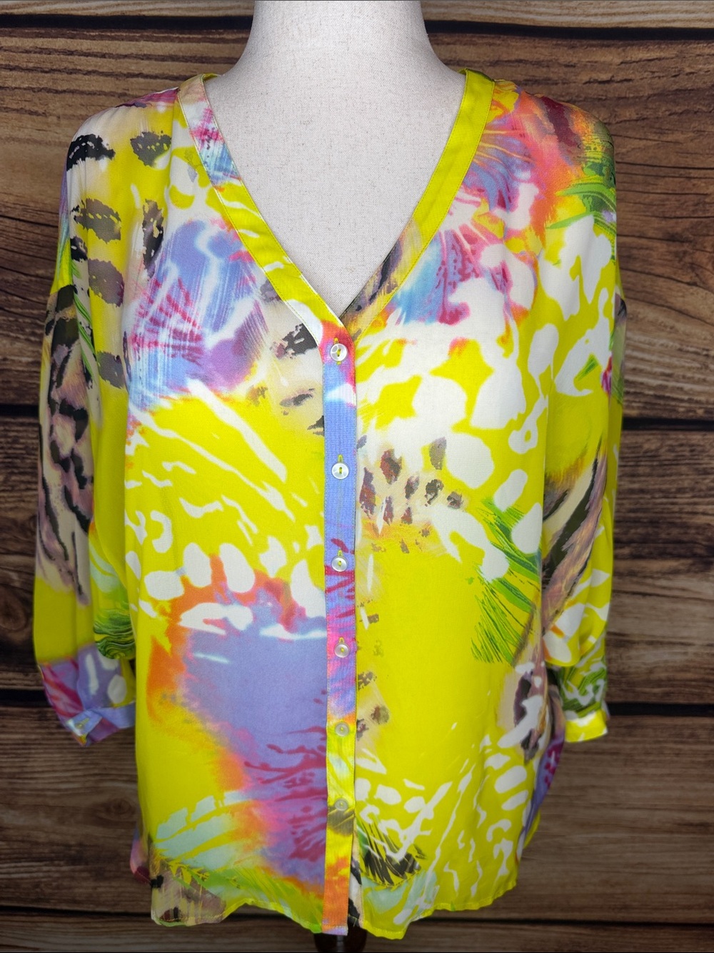 Jeans by Buffalo Yellow Multicolor Abstract Button-Front Blouse